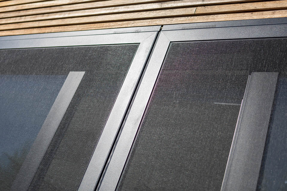 Zwarte veranda Zwarte veranda aluminium Zwarte veranda leefruimte Zwarte veranda modern Zwarte veranda glas